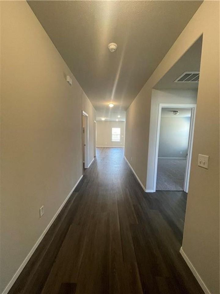 1751 King Rd - Photo 5 of 11