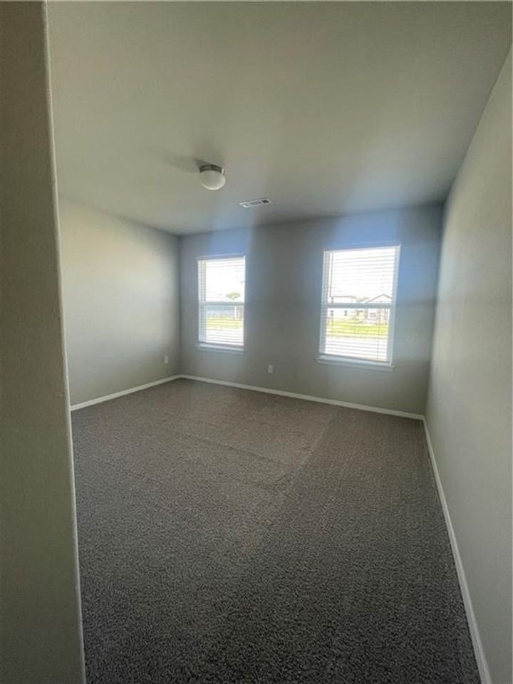 1751 King Rd - Photo 6 of 11