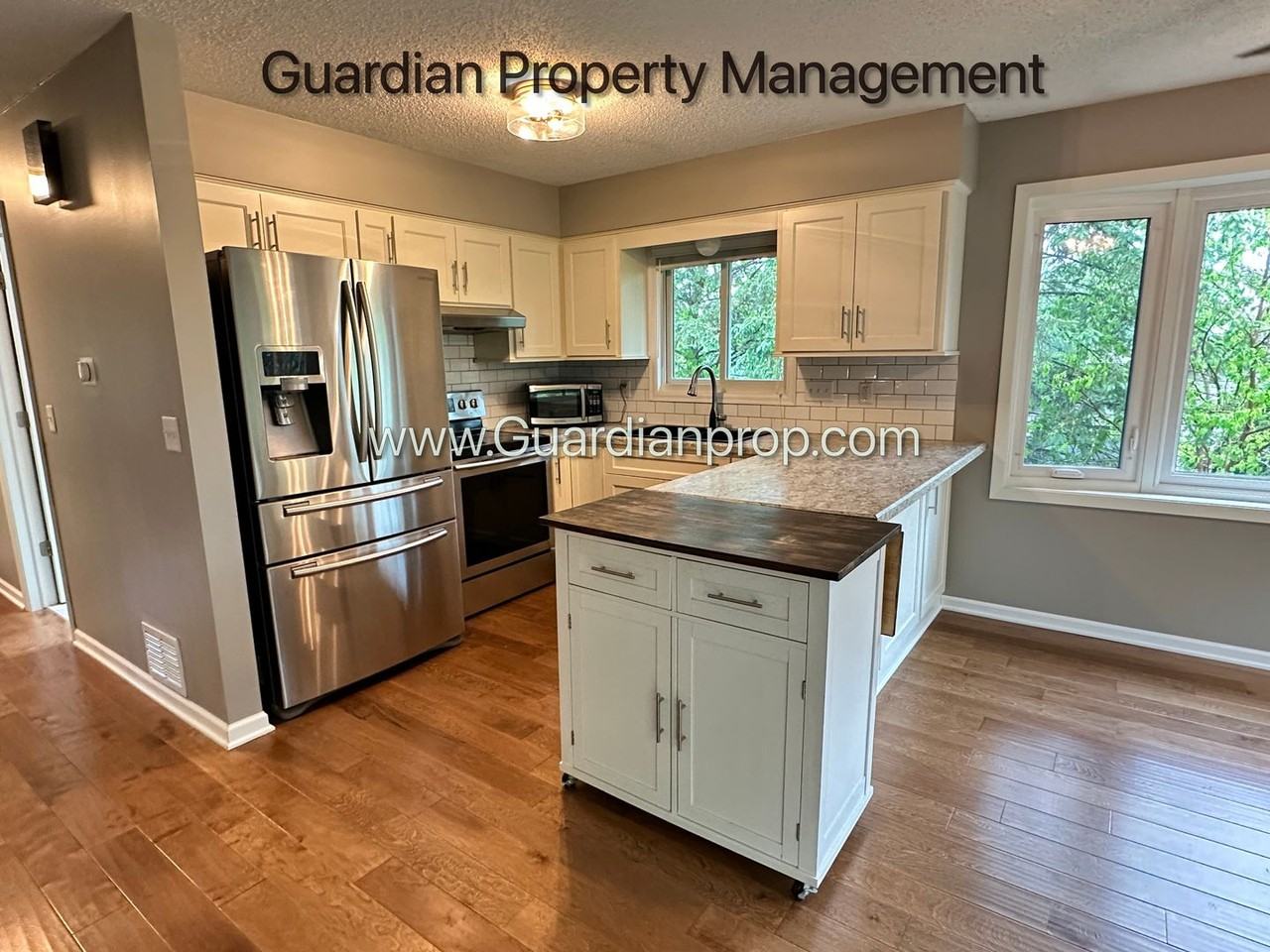 9950 Buckingham Dr - Photo 2 of 32