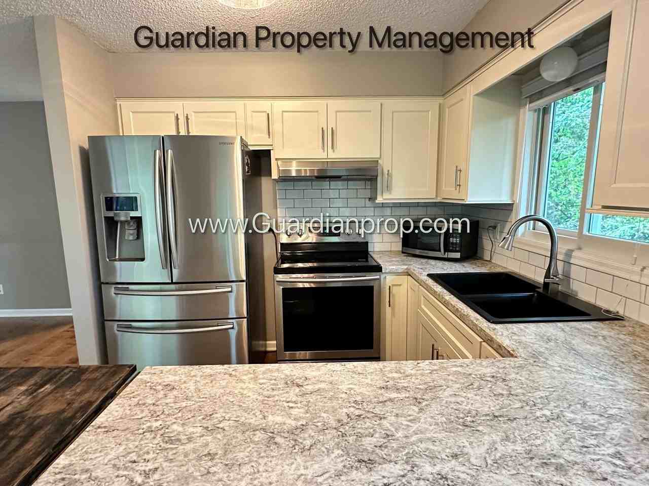 9950 Buckingham Dr - Photo 3 of 32