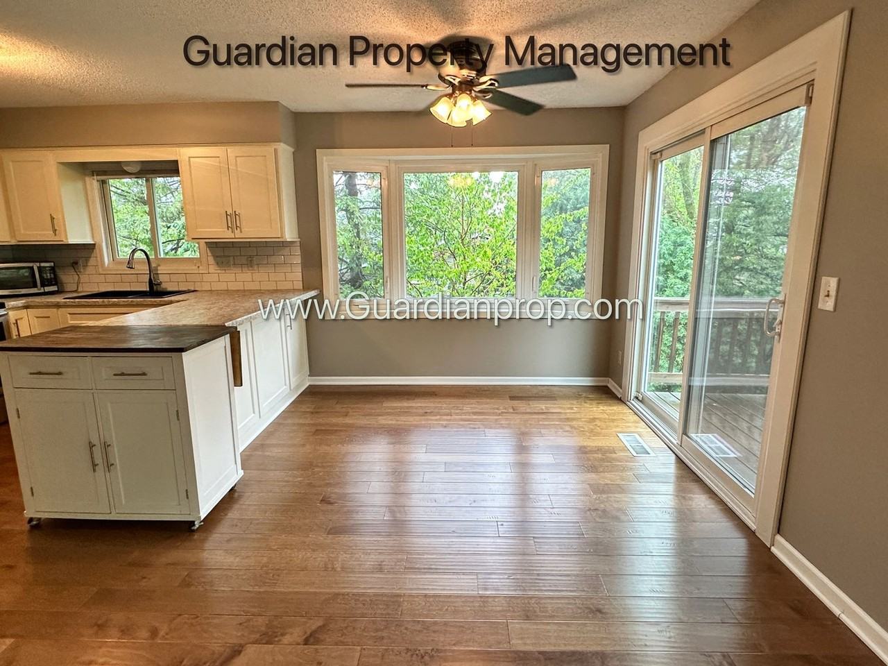 9950 Buckingham Dr - Photo 5 of 32