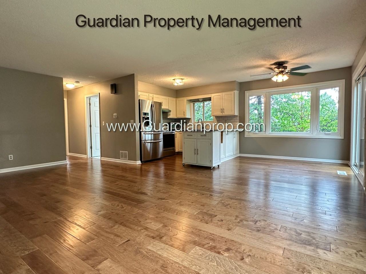 9950 Buckingham Dr - Photo 7 of 32