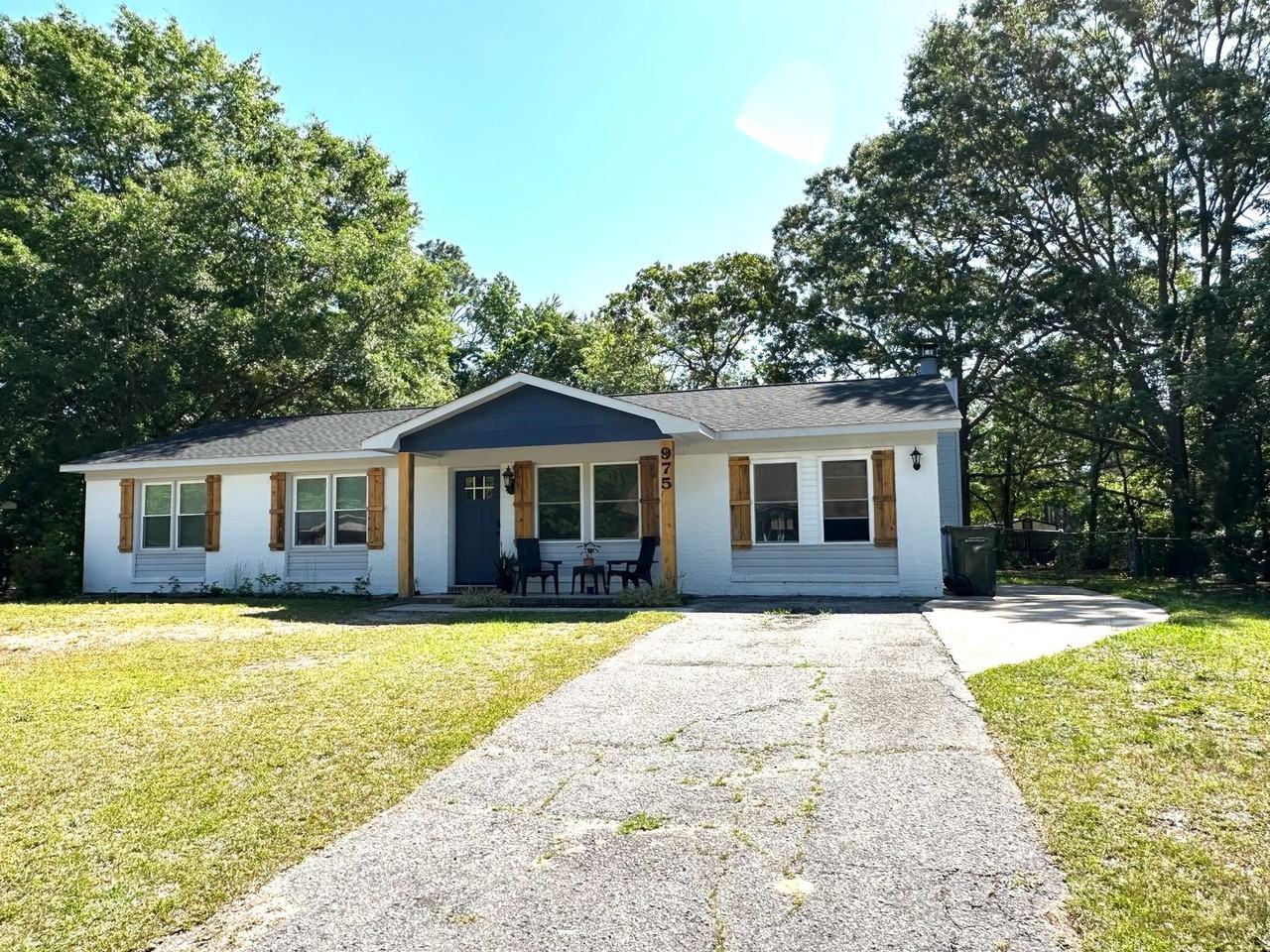 975 Lisa Ave - Photo 2 of 21