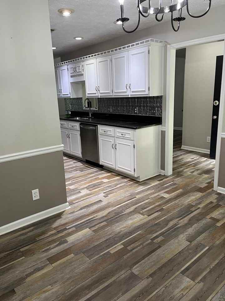 7113 Chaucer Ln - Photo 3 of 13