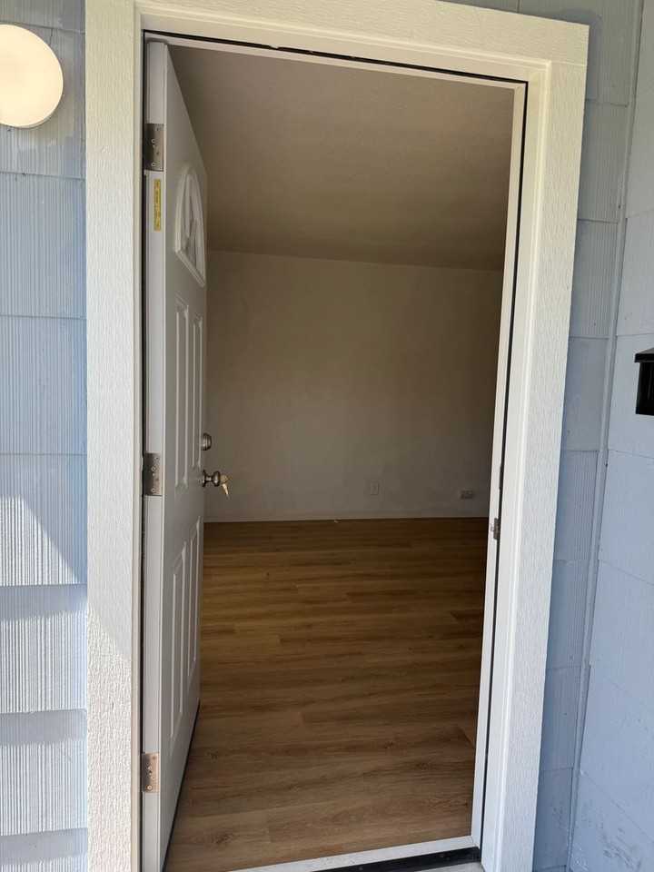 960 Maryland Ave - Photo 2 of 16