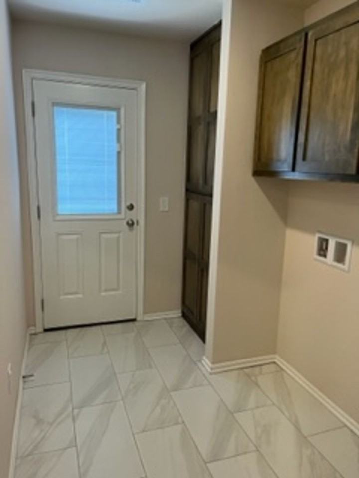 2921 Nw 195th St - Photo 4 of 9