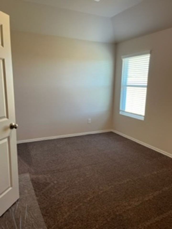 2921 Nw 195th St - Photo 5 of 9