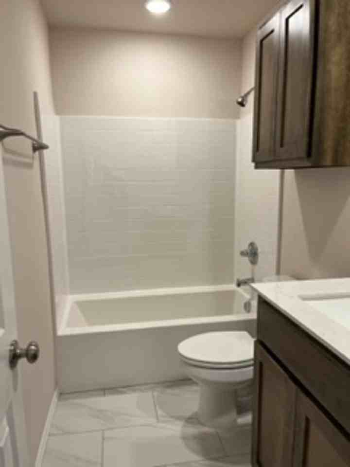 2921 Nw 195th St - Photo 6 of 9