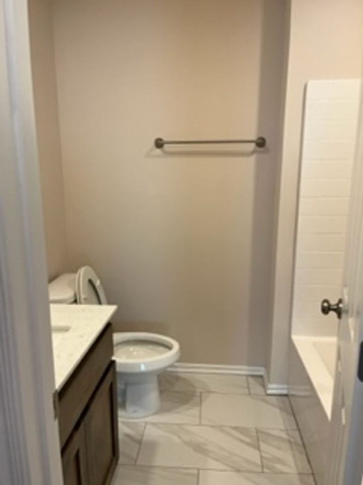 2921 Nw 195th St - Photo 7 of 9