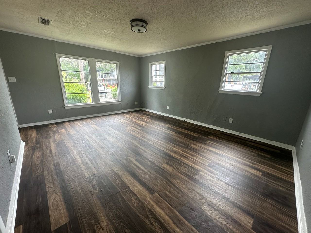 2756 Lillian St - Photo 4 of 14