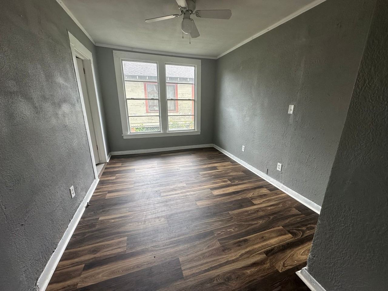 2756 Lillian St - Photo 6 of 14