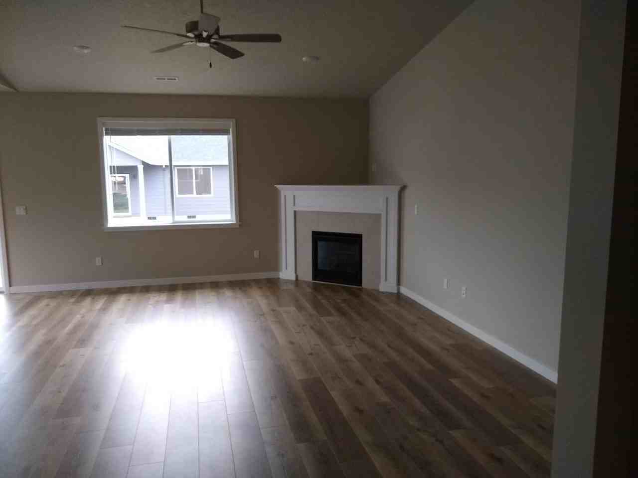 2421 Ne Woodland Way - Photo 3 of 7