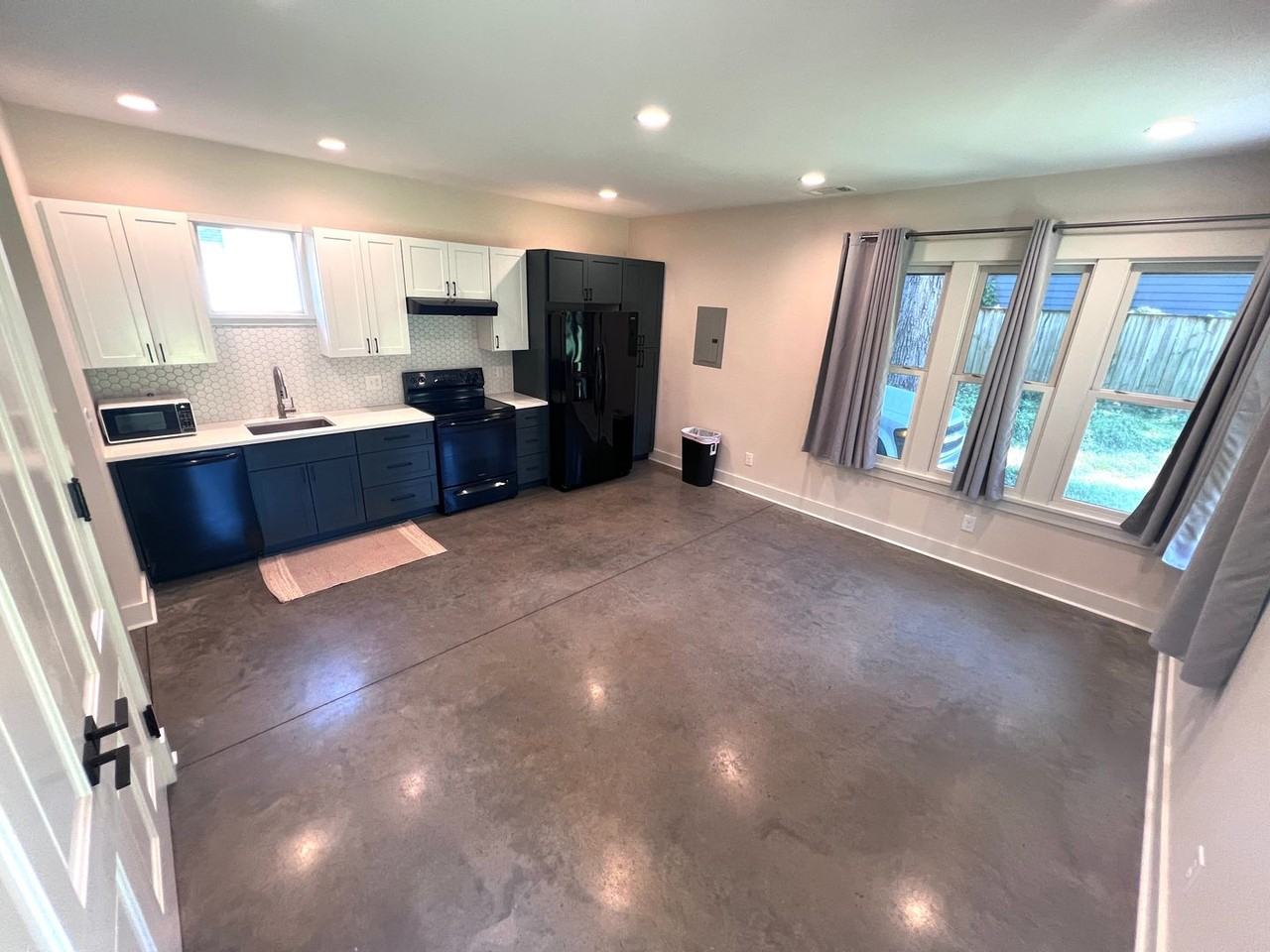 1427B Greenwood Ave - Photo 2 of 14