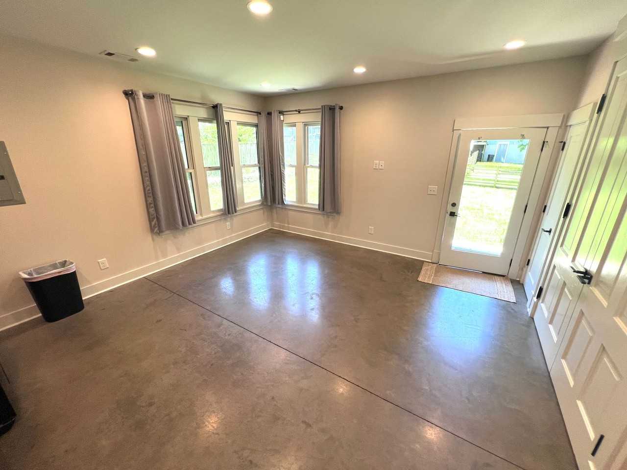 1427B Greenwood Ave - Photo 3 of 14