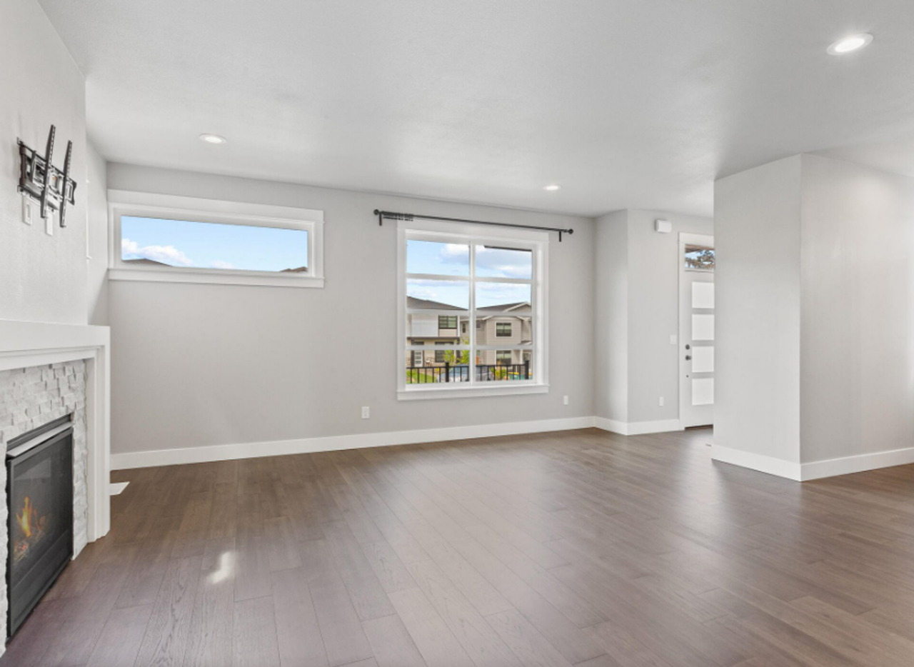 1082 Sw Dottie Ct - Photo 5 of 46
