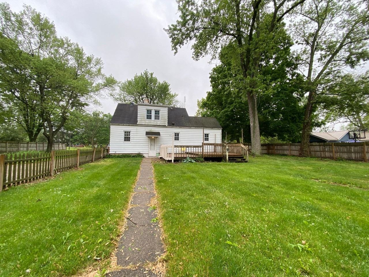1106 W Mishawaka Rd - Photo 2 of 13