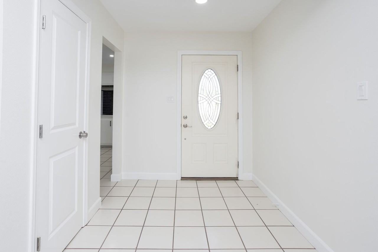 12051 Reagan St - Photo 3 of 33