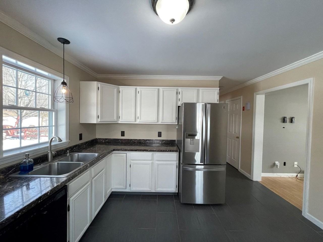 76 Acorn St - Photo 2 of 13