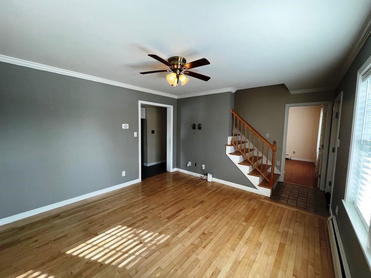 76 Acorn St - Photo 5 of 13