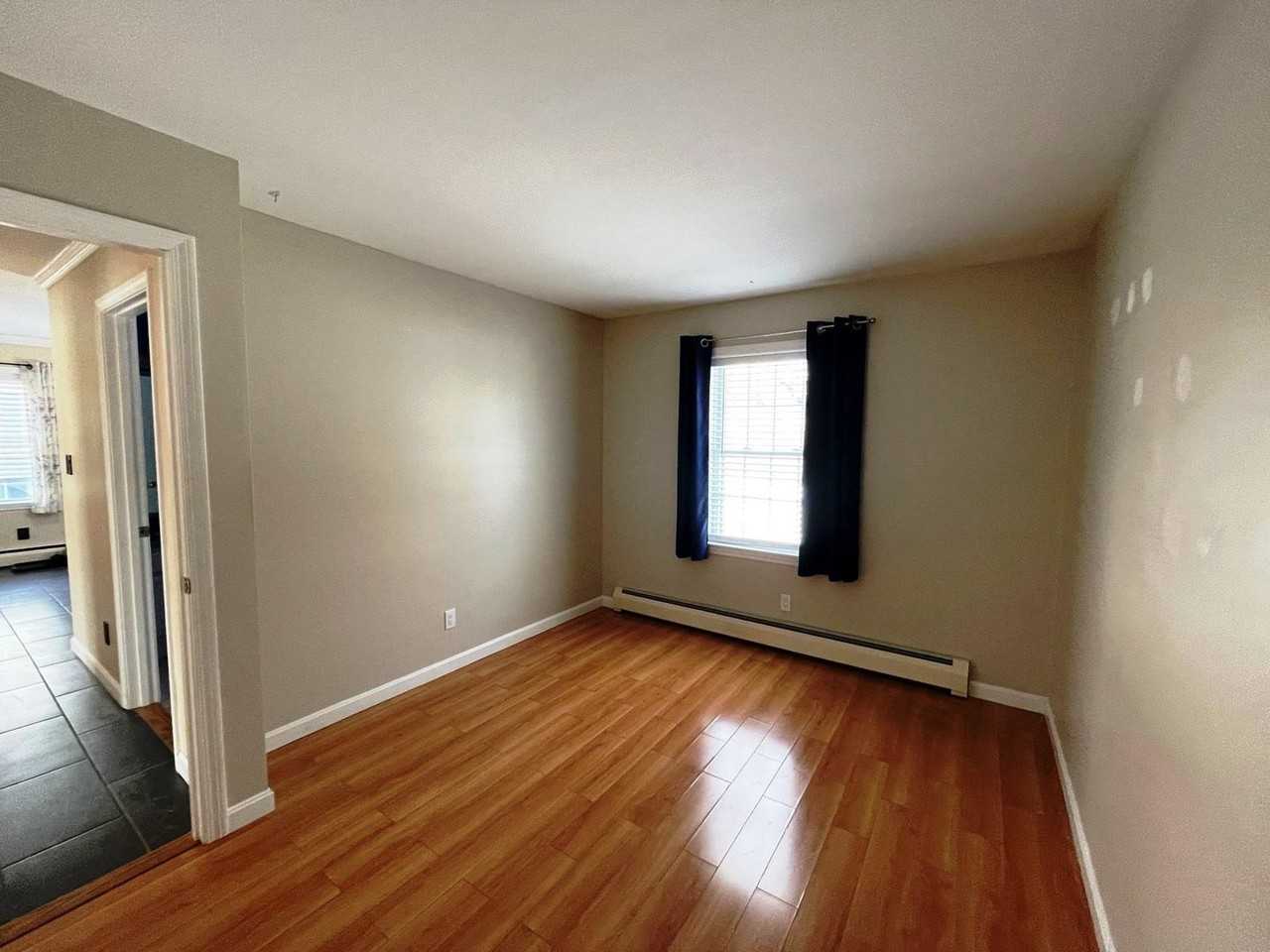 76 Acorn St - Photo 6 of 13