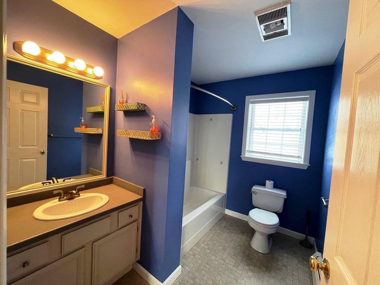 76 Acorn St - Photo 7 of 13