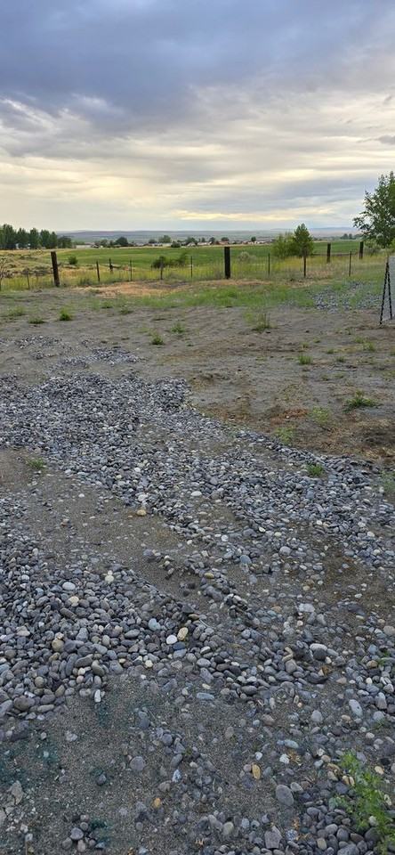 1295 E Thomas Ave - Photo 3 of 26