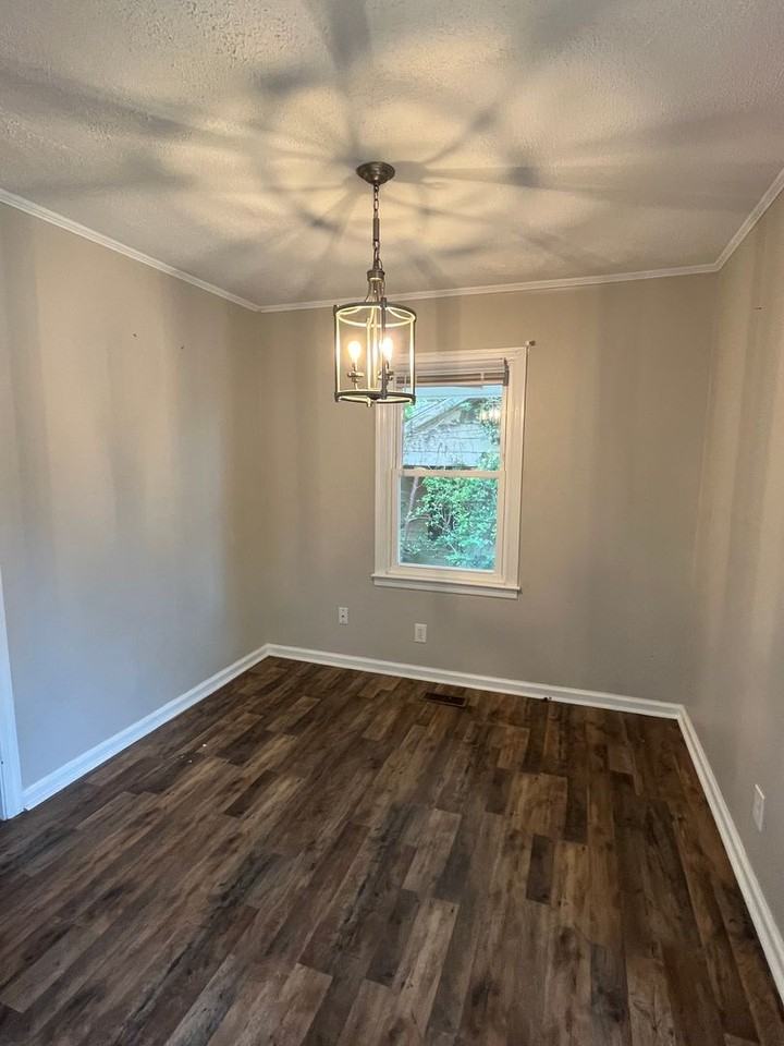 1061 54th St - Photo 2 of 7