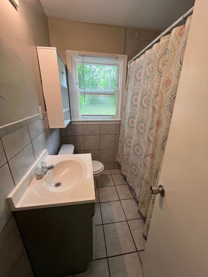 1061 54th St - Photo 6 of 7