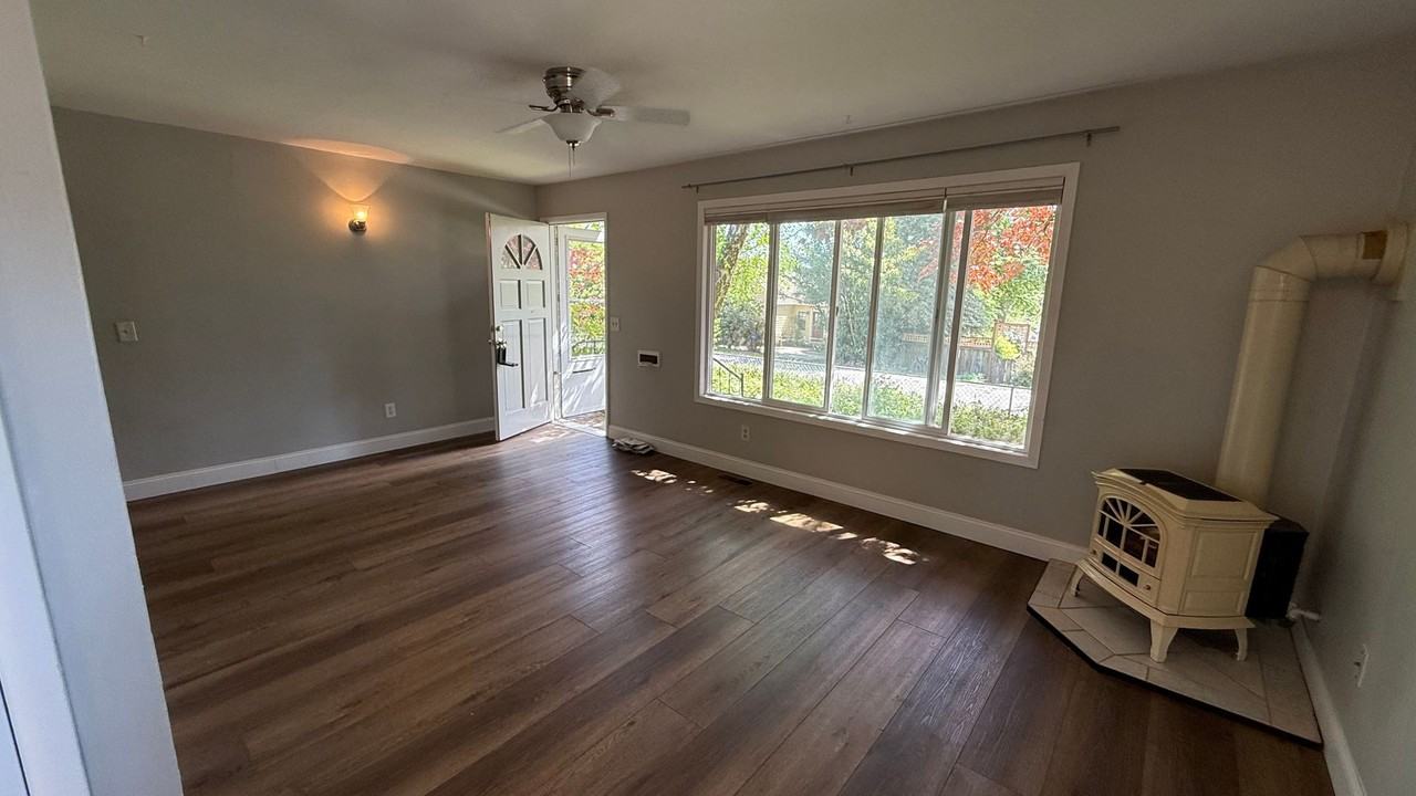 3567 Sw Hume St - Photo 4 of 16