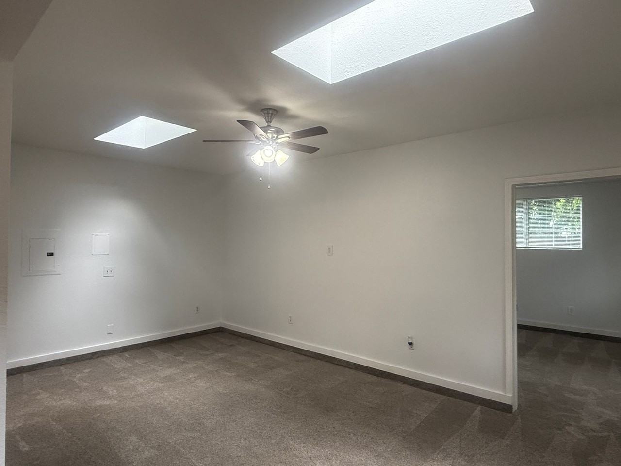 1038 Alder Ave - Photo 3 of 9