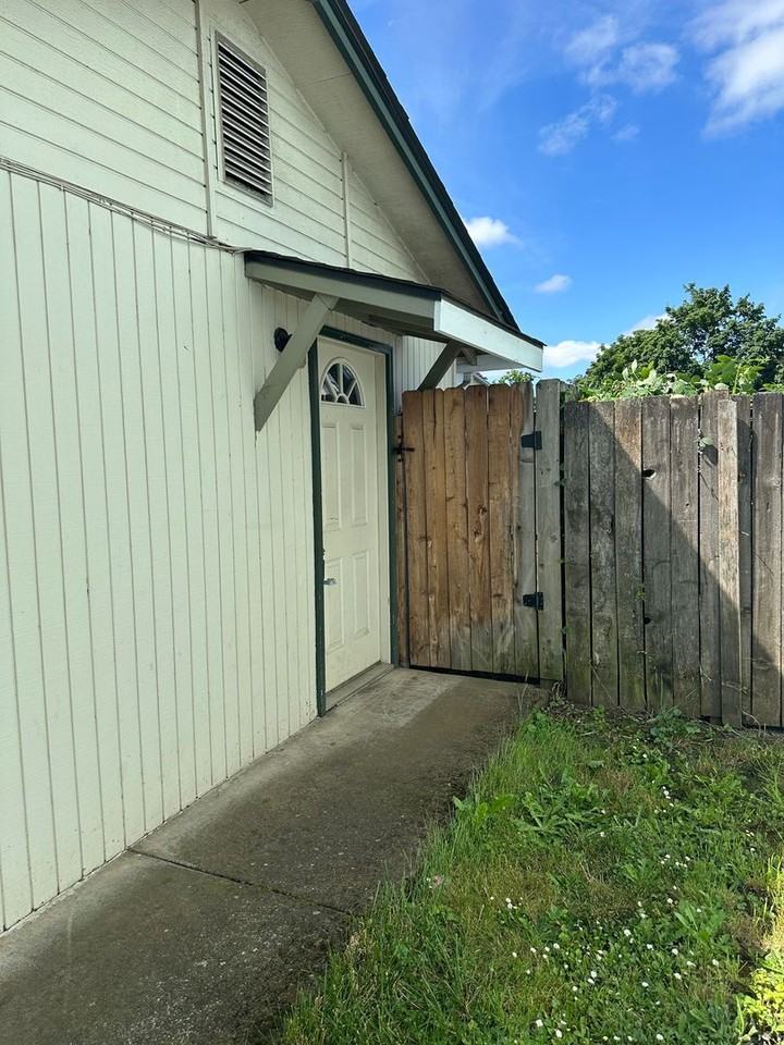 853 N Cloverleaf Loop - Photo 3 of 28