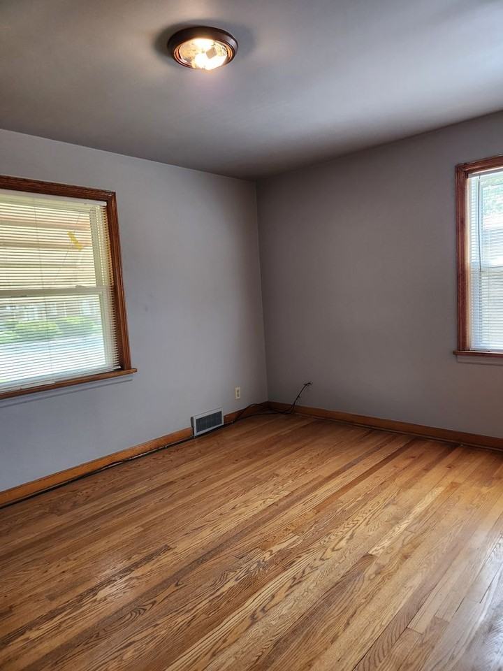 116 W 49th Ave - Photo 5 of 30