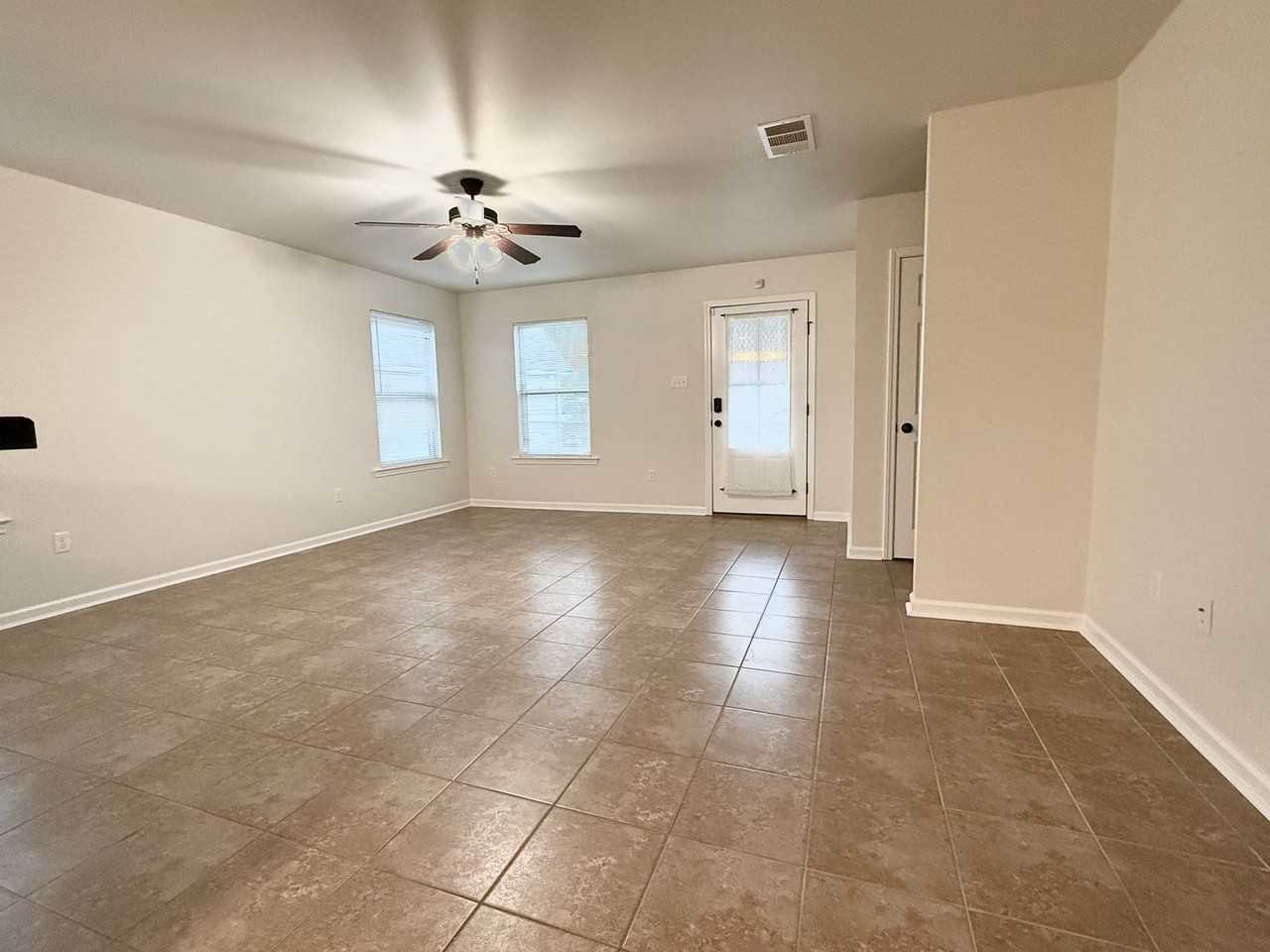 15390 Eaglestone Dr - Photo 4 of 14