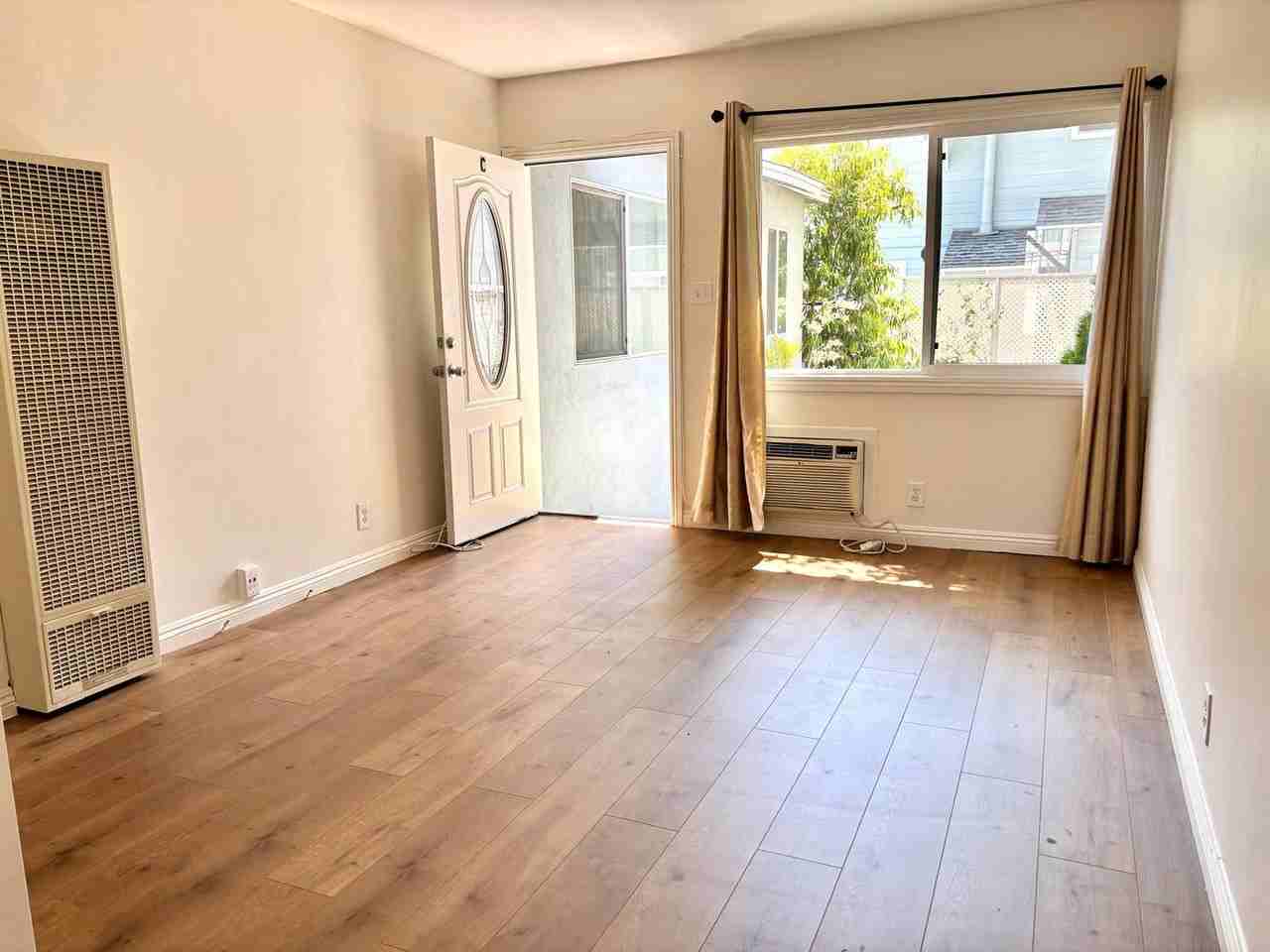 418 S Verdugo Dr - Photo 2 of 9