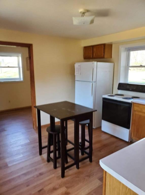 131 Holmes St - Photo 2 of 8