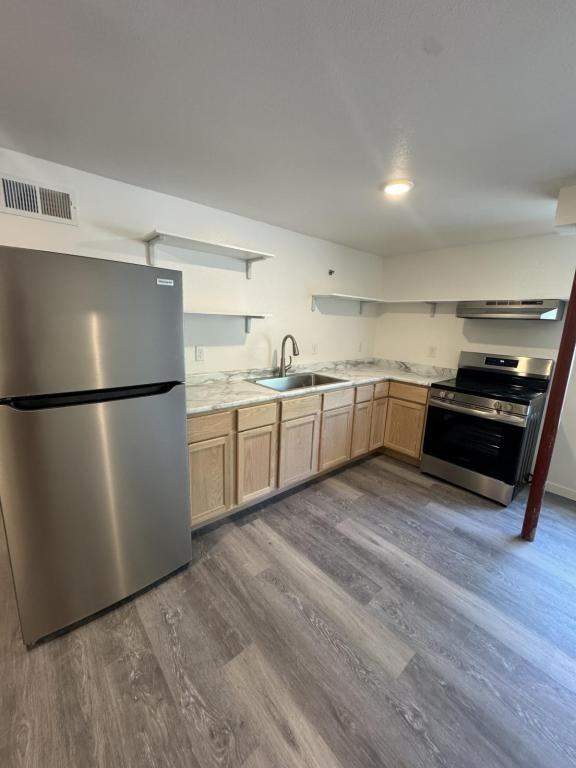 2501 24th St - Photo 2 of 7