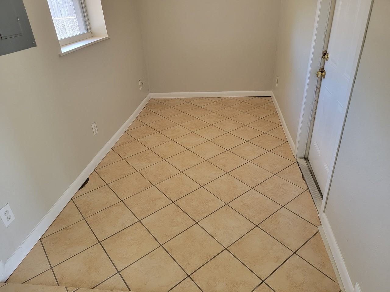 1917 Mosswood Dr - Photo 2 of 10