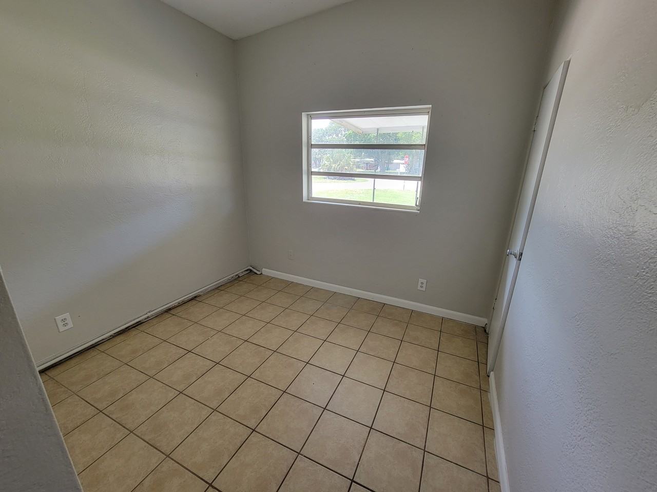 1917 Mosswood Dr - Photo 3 of 10