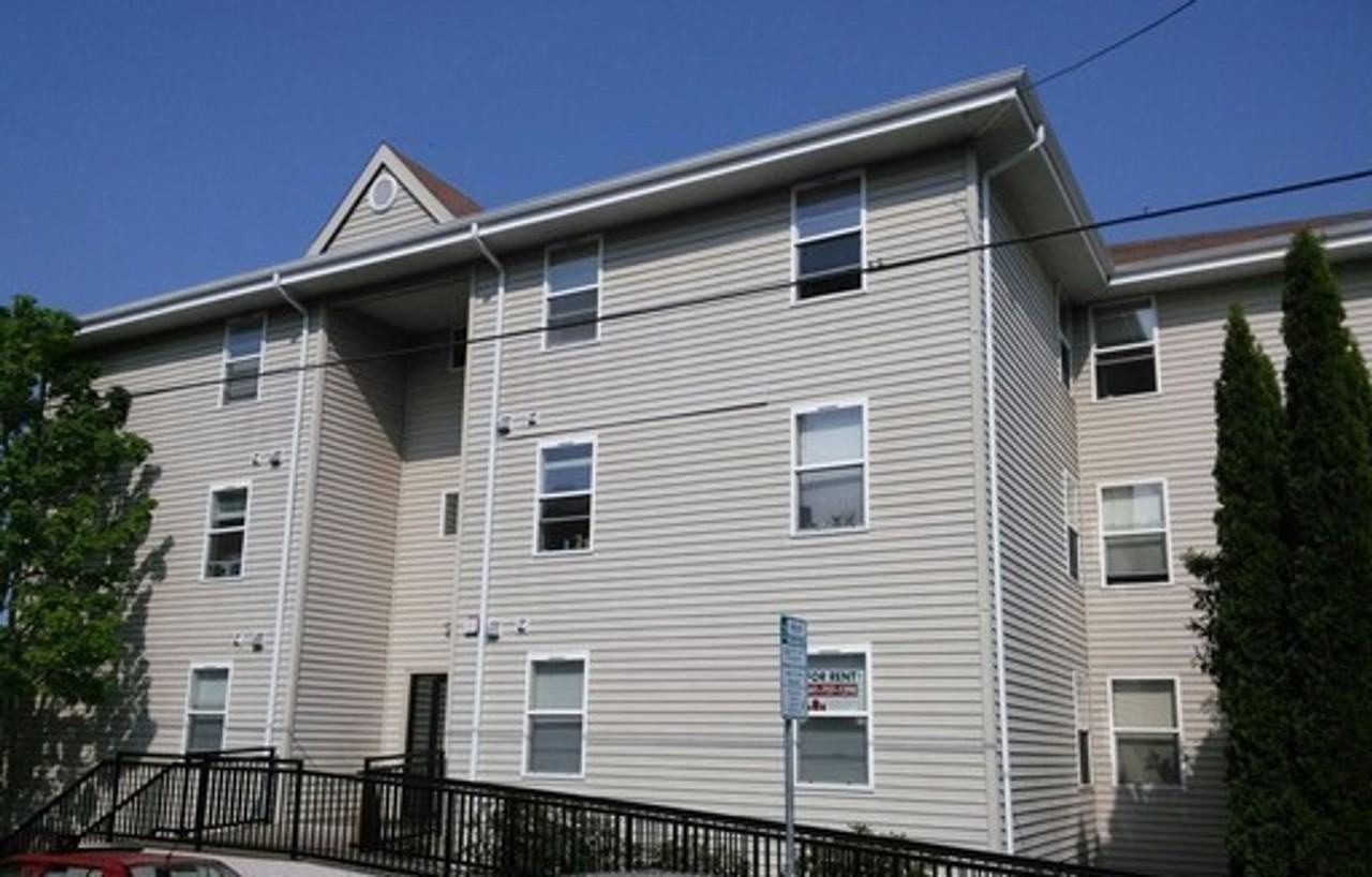 121 Nw 21st St #8 - Photo 2 of 12