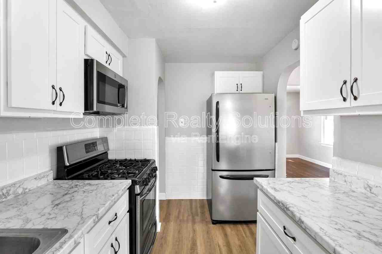 8118 Blanchard Dr - Photo 3 of 29