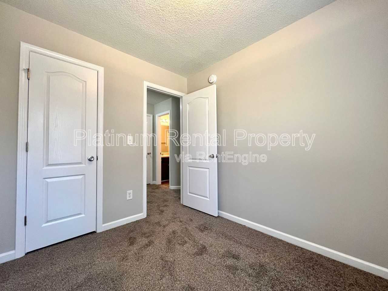 5517 Sable Way - Photo 3 of 26