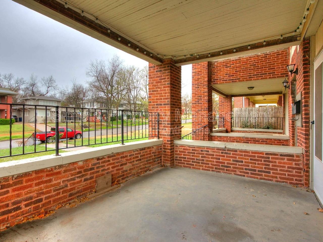 201 Nw 17th St #1 - Photo 2 of 16