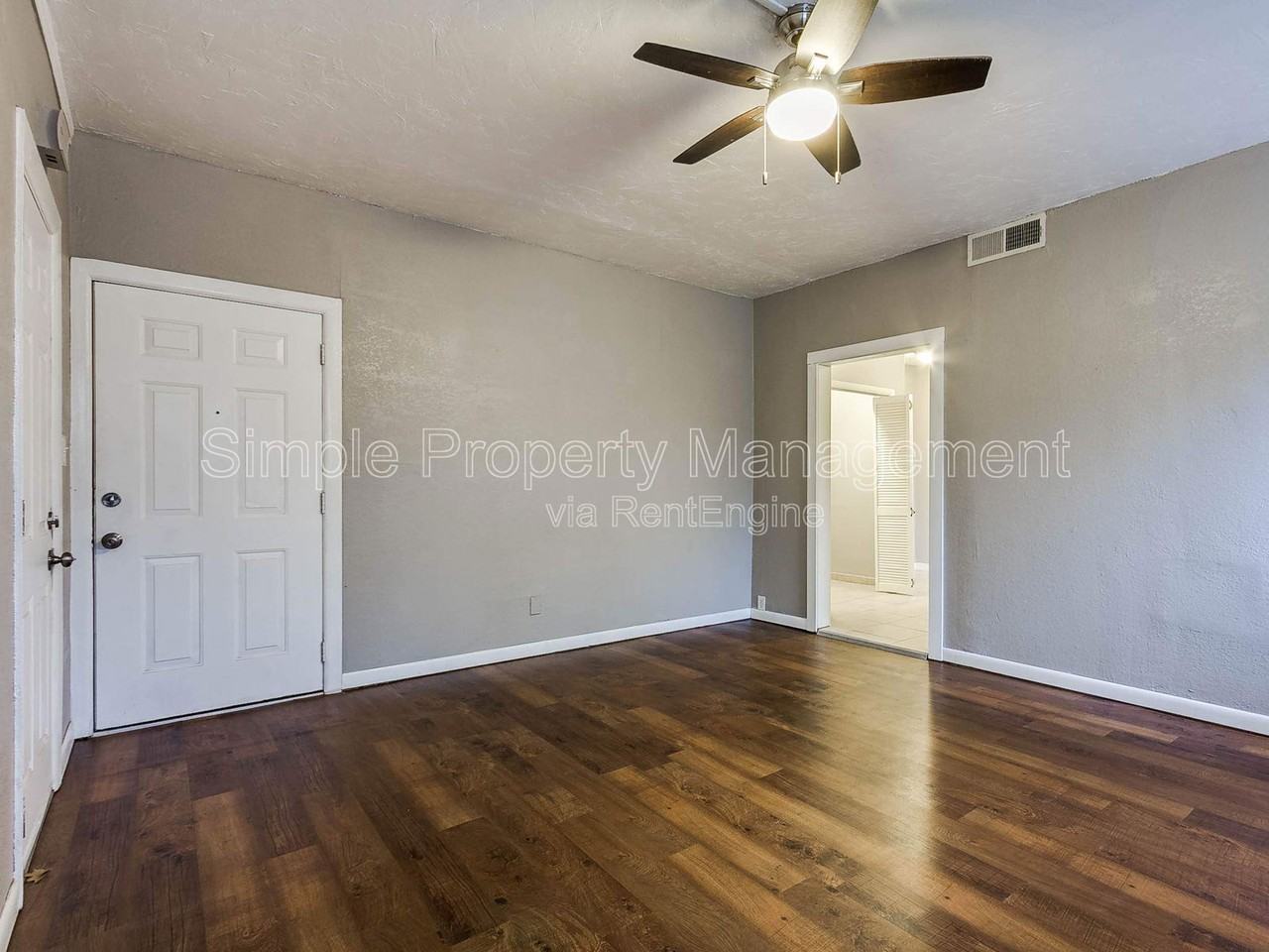 201 Nw 17th St #1 - Photo 3 of 16