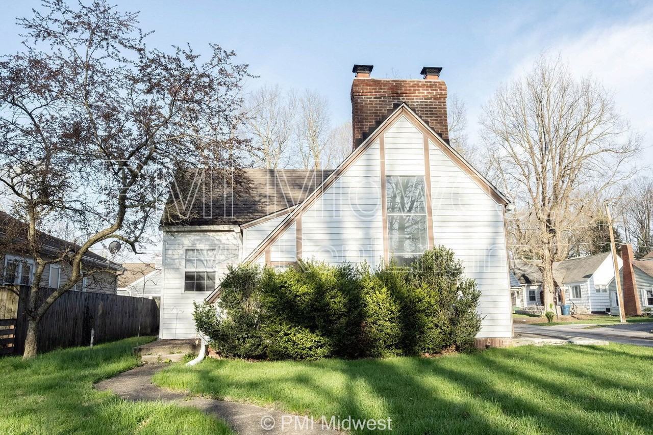 4058 N Illinois St - Photo 2 of 34