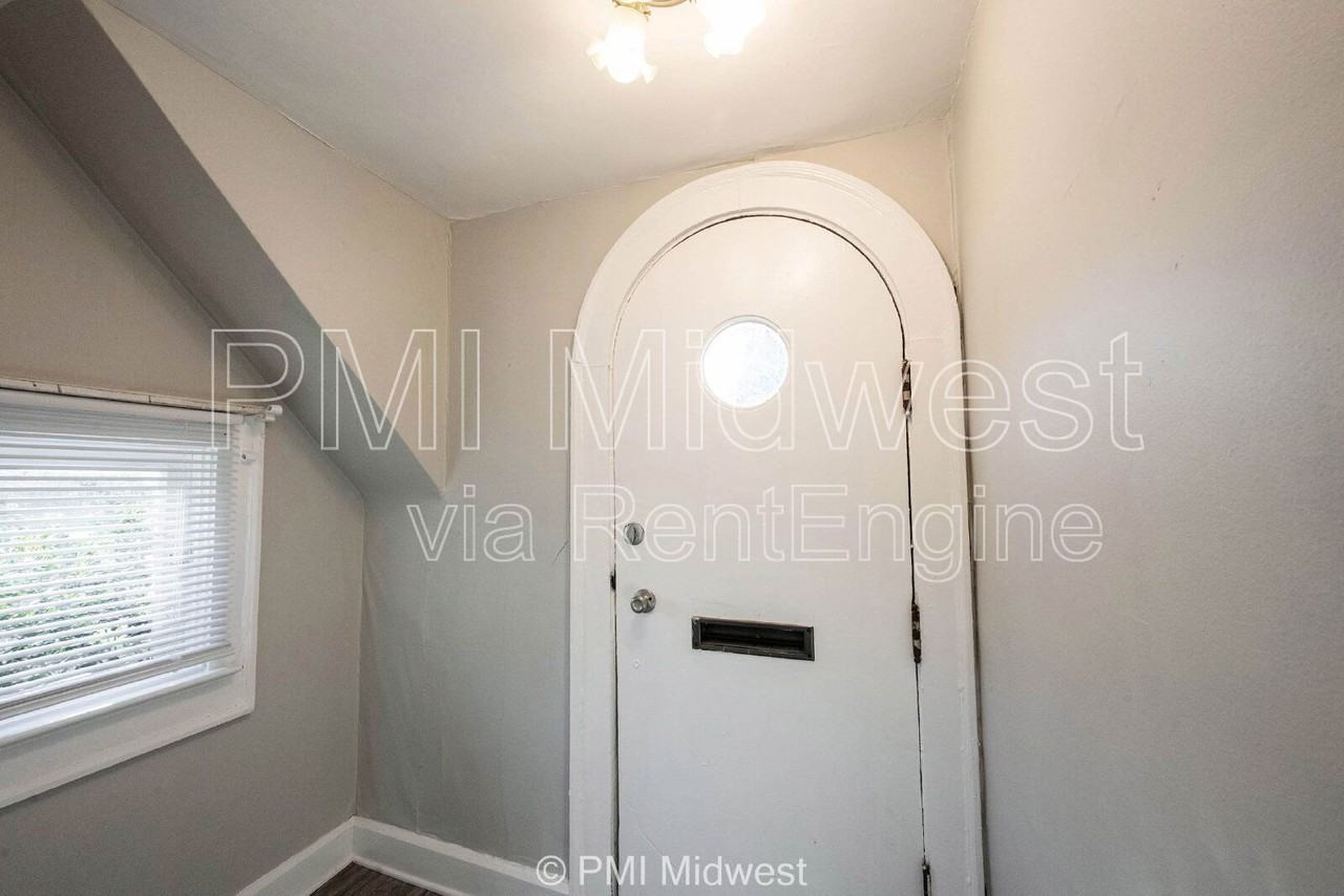 4058 N Illinois St - Photo 5 of 34