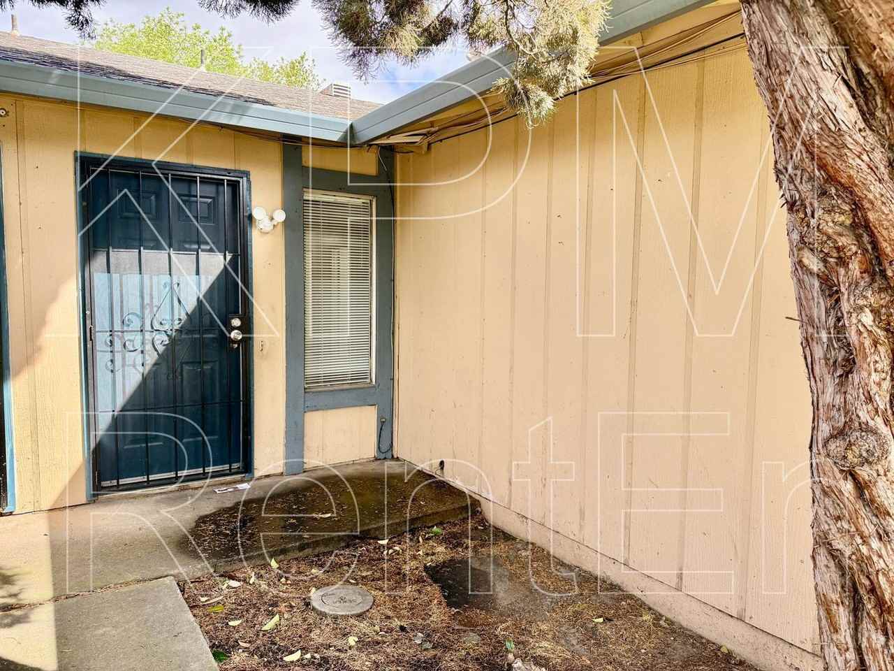 3003 Amherst Dr - Photo 2 of 19