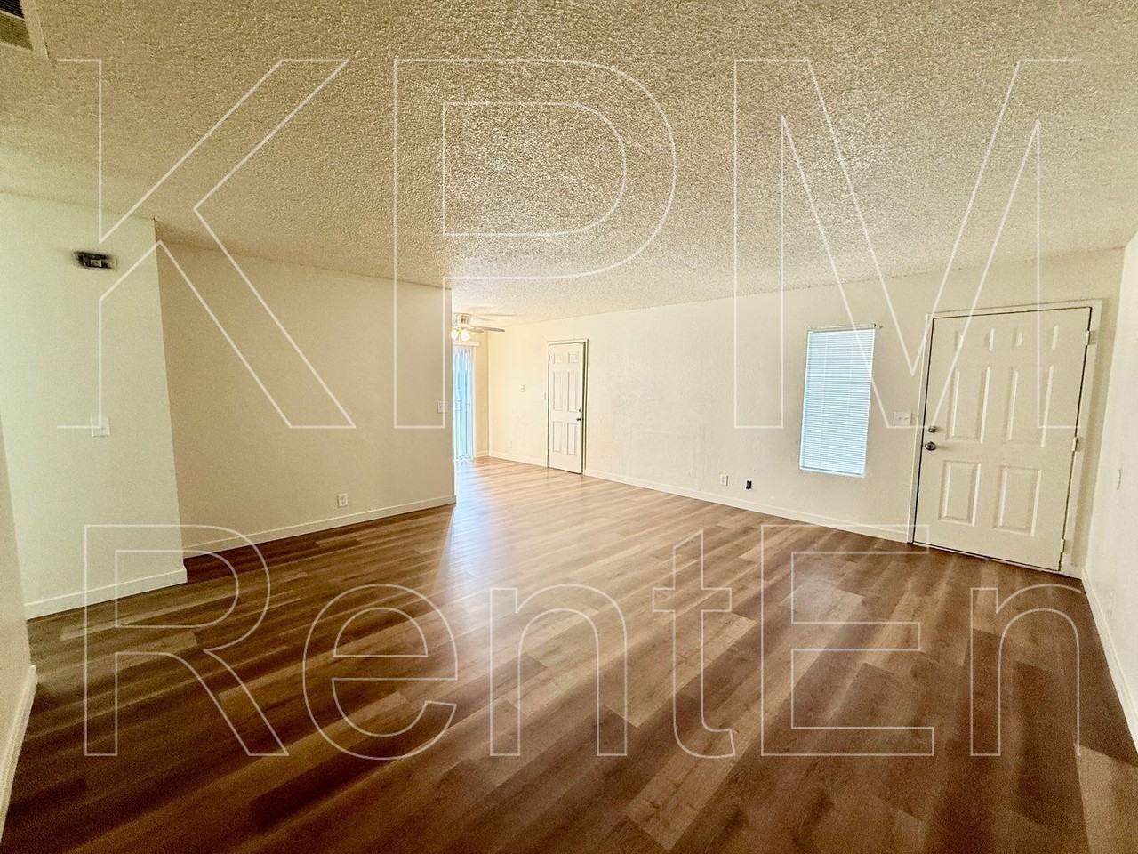 3003 Amherst Dr - Photo 4 of 19