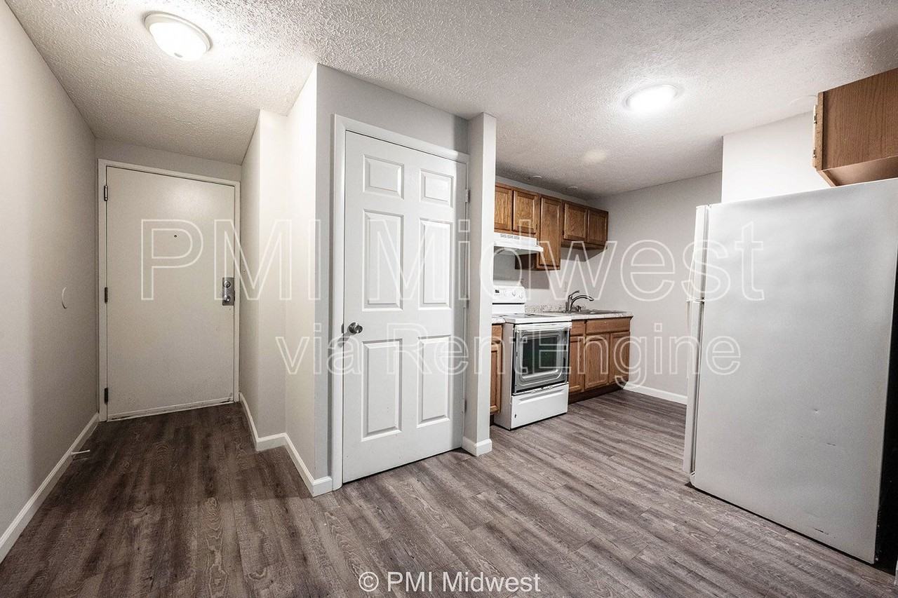 3736 N Meridian St #4 - Photo 4 of 19