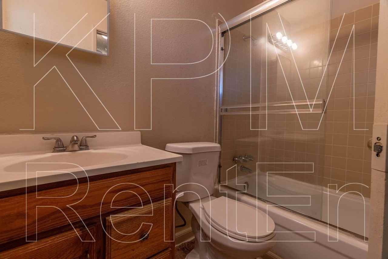 1028 N Commerce St #6 - Photo 4 of 7