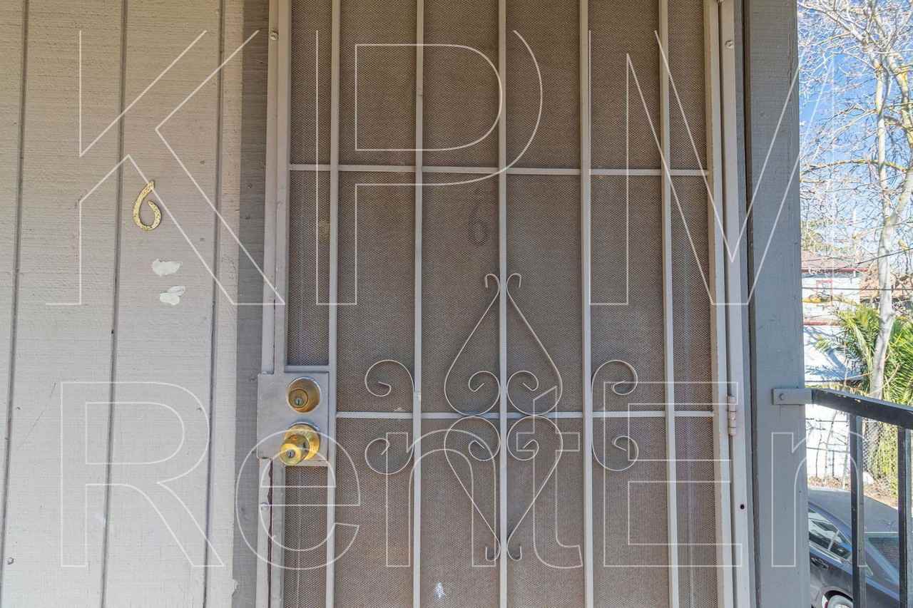 1028 N Commerce St #6 - Photo 7 of 7